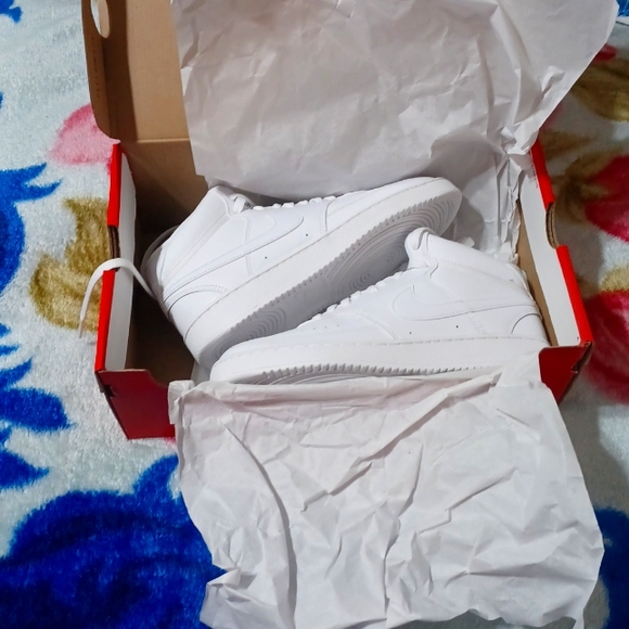 NWOT In Box Nike Court Vision Mid - Picture 2 of 4
